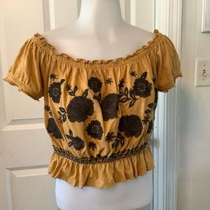 American eagle crop top size Medium embroidered